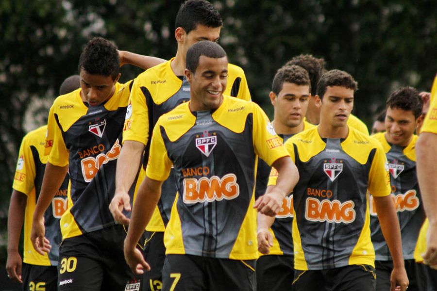 Com Lucas à frente, jogadores do São Paulo treinam para enfrentar o Santa Cruz