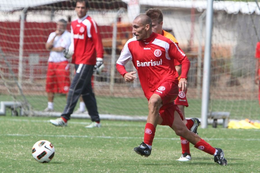 Guiñazu se mostra satisfeito por atingir uma marca tão importante no Inter