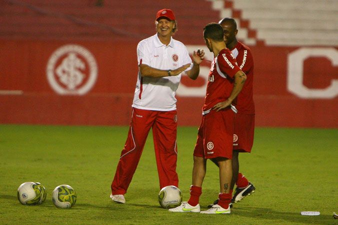 Falcão durante conversa com D´Alessandro e Kleber