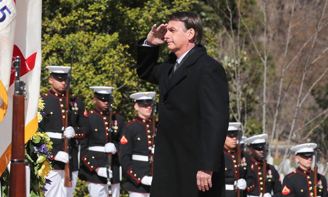 Resultado de imagem para Bolsonaro estimula celebraÃ§Ã£o do golpe militar de 1964 nos quartÃ©is;