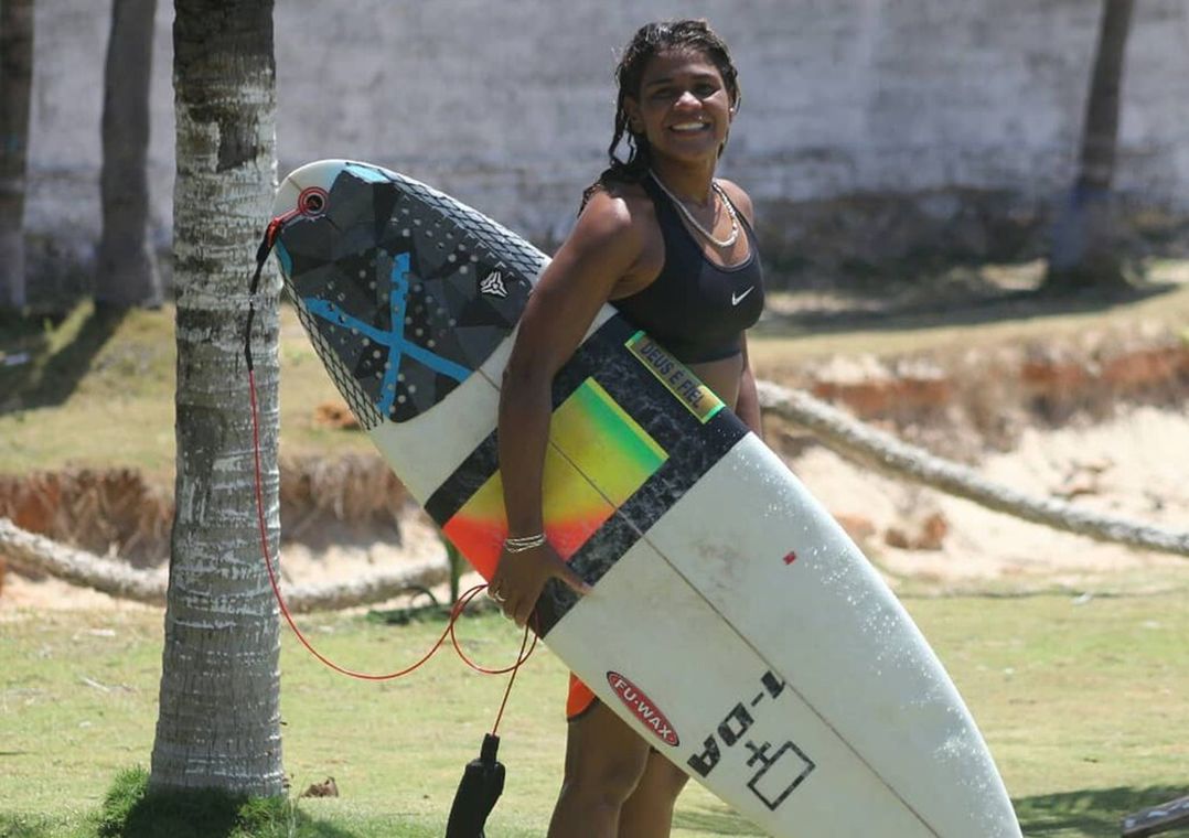 Campe Brasileira De Surfe Morre Ap S Ser Atingida Por Raio