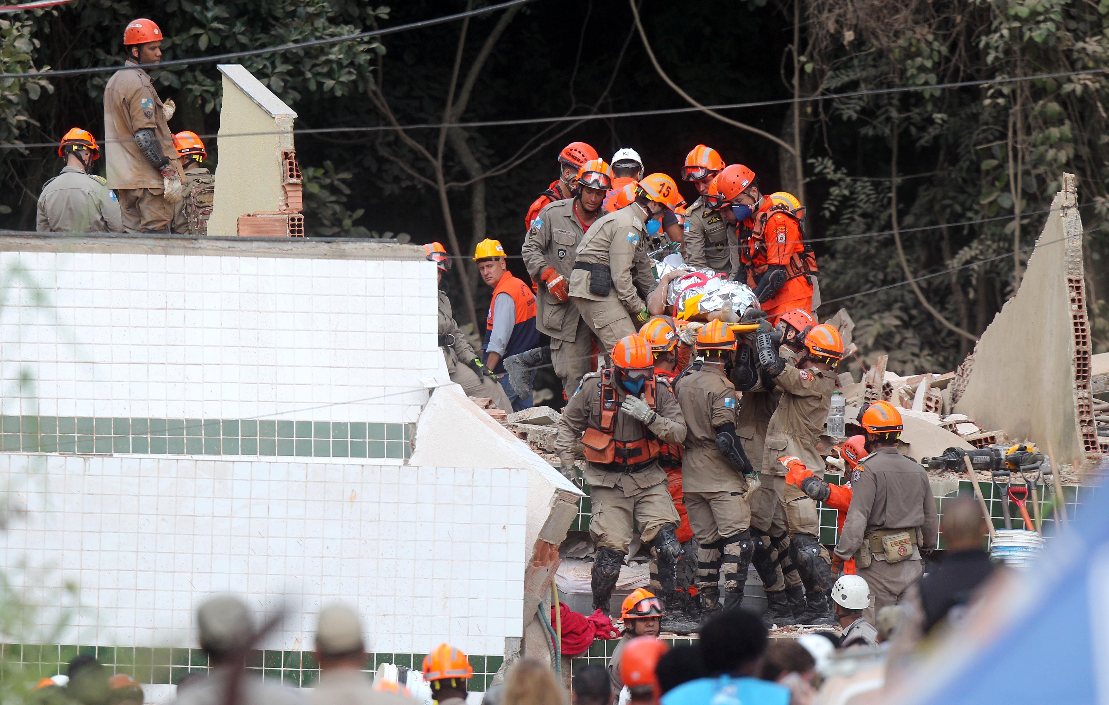 Sobe Para Nove Total De Mortos Em Desabamento No Rio Notícias Cidades Br 