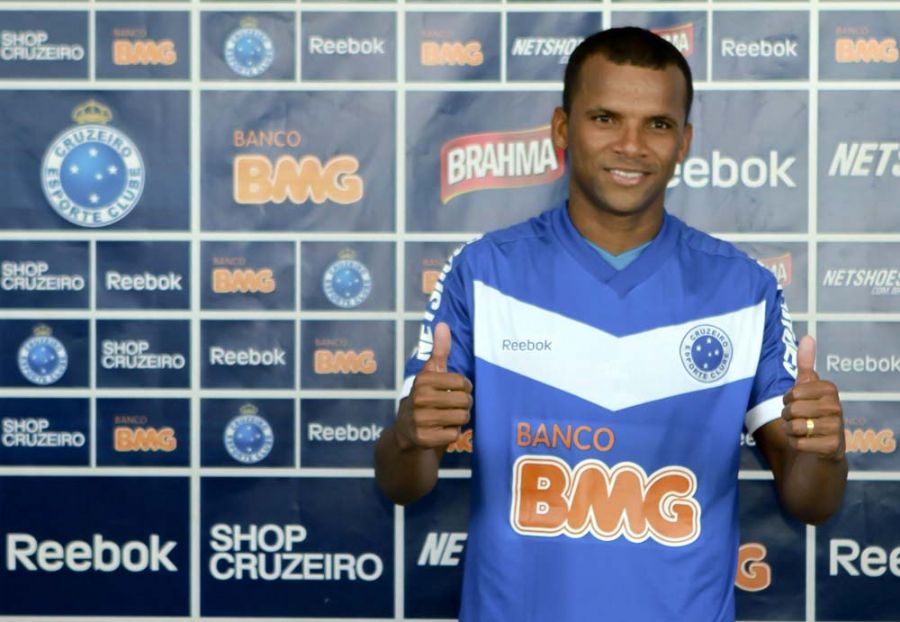 Vítor chegou ao Cruzeiro como parte da negociação com o Palmeiras por Wellington Paulista