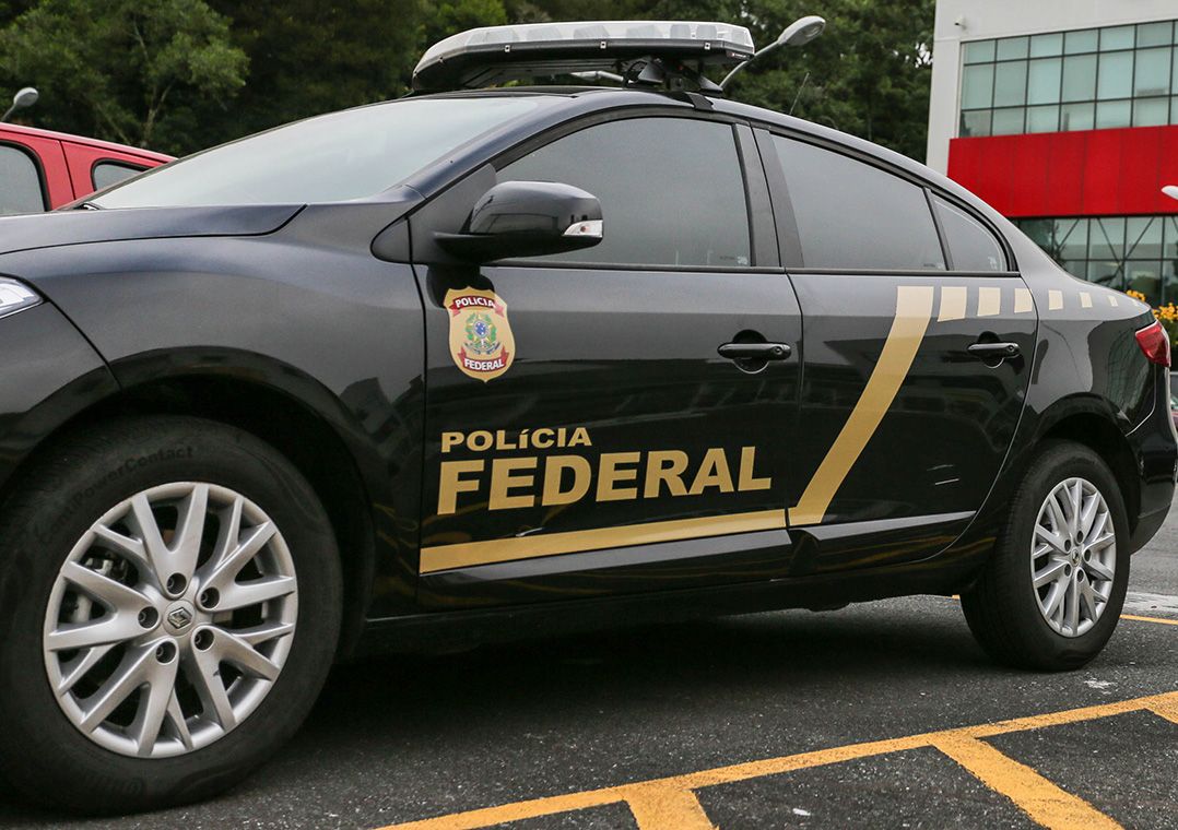 Polícia Federal deflagra operação contra tráfico de drogas e lavagem 