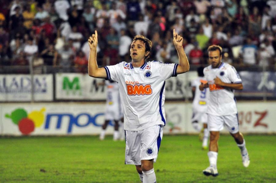 Montillo marcou três vezes na goleada de 8 a 1 aplicada no América