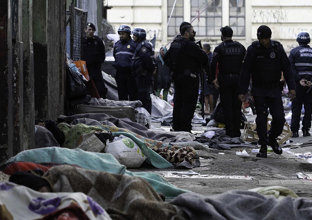 Resultado de imagem para OperaÃ§Ã£o policial na CracolÃ¢ndia prende 17 traficantes em SÃ£o Paulo