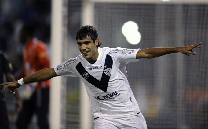 Fernandez comemora gols do Vélez na tranquila vitória sobre a LDU