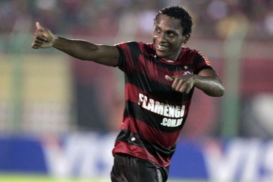 O volante Williams fez um gol de placa para encerrar o 3 a 0 do Flamengo no interior do Ceará