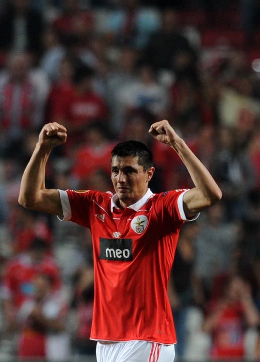 Cardozo comemora gol que deu a vitória ao Benfica