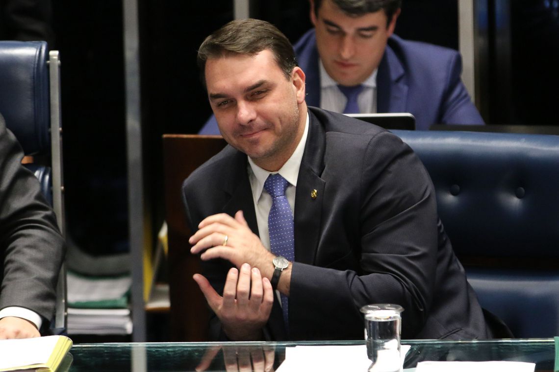 Inquérito que investiga Flávio Bolsonaro é encaminhado ao Ministério Público Federal