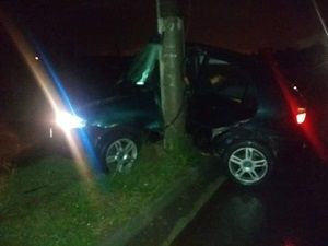 Homem morre após bater carro contra poste em Taubaté