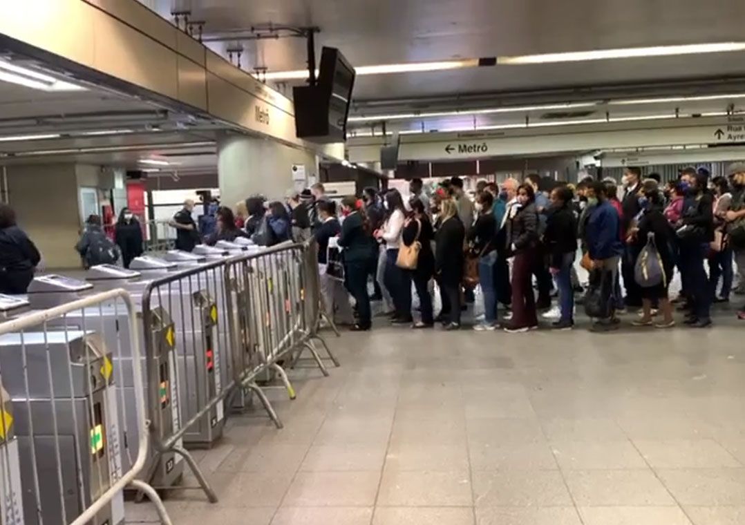 Metrô informa que todas as estações foram reabertas em São Paulo