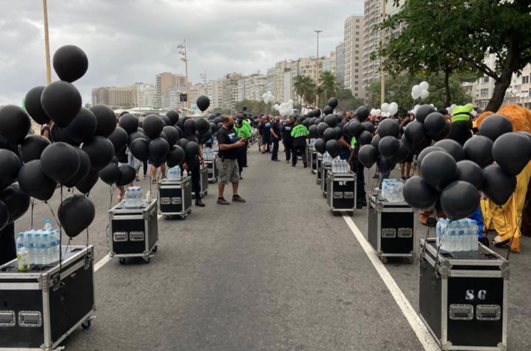 Trabalhadores do entretenimento fazem manifestação em Copacabana 