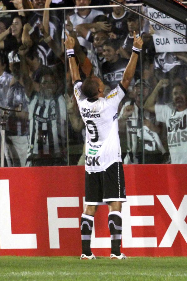 Washington entrou no time titular na véspera do jogo e marcou os dois gols do empate que classficou o Ceará no Presidente Vargas