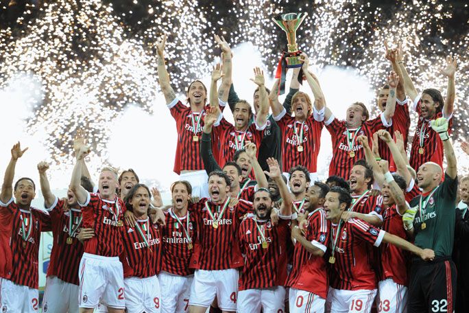 Jogadores do Milan comemoram conquista do Italiano