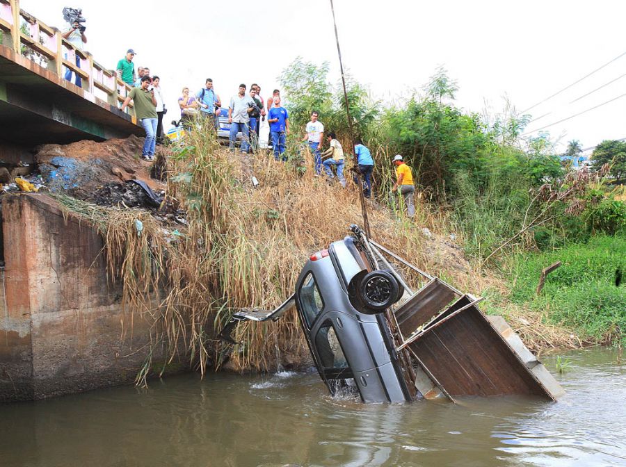 Motorista perdeu o controle em Goiás