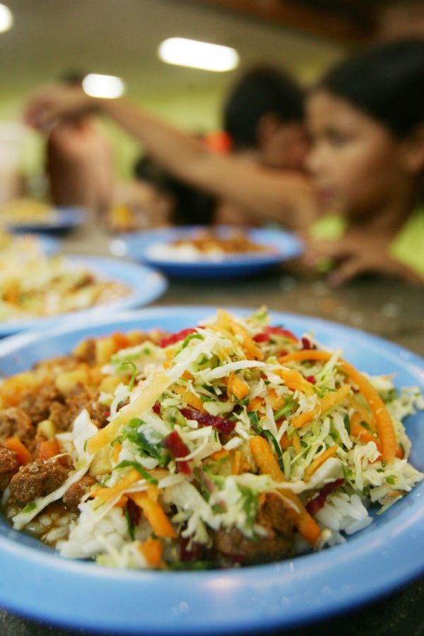 Escolas devem priorizar alimentos orgânicos, importantes para o desenvolvimento da criança