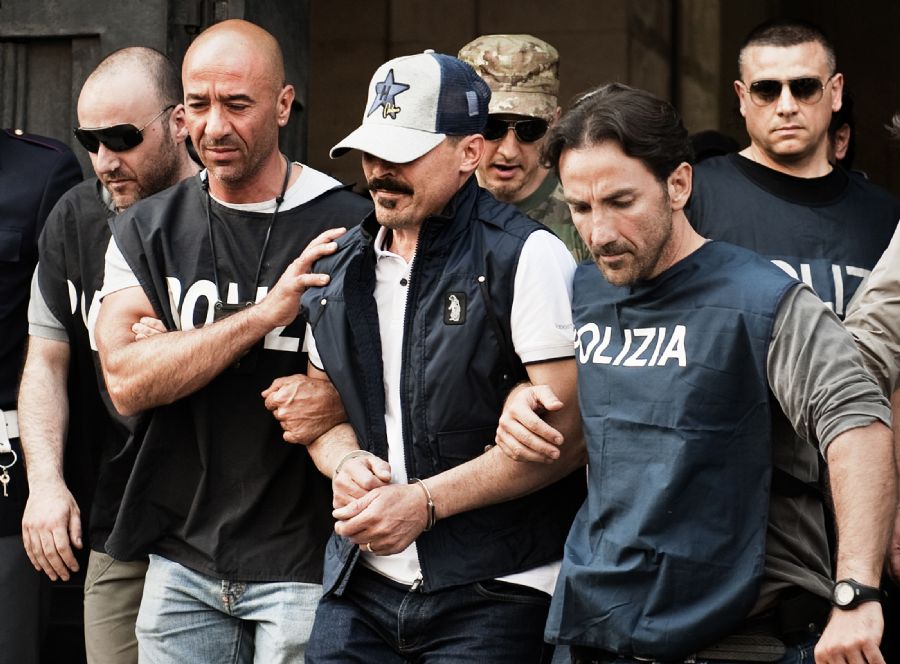 Apontado como chefe de máfia italiana e foragido há nove anos, Giuseppe DellAquila é preso em Nápoles