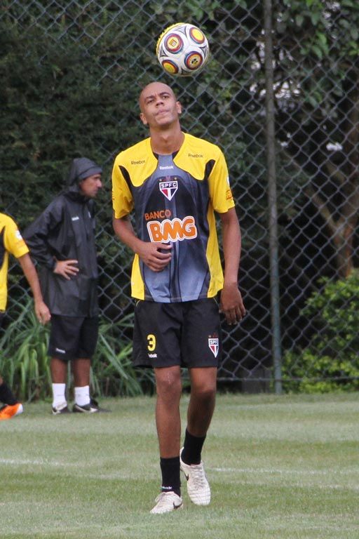 Alex Silva se envolveu em polêmicas com dirigentes do São Paulo e acabou dispensado