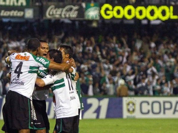 O Coritiba vai decidir o título da Copa do Brasil no Couto Pereira