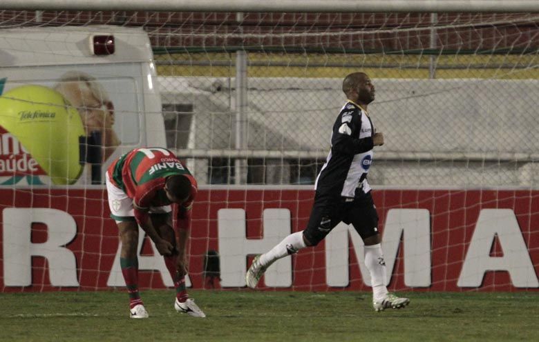 Cascata comemora gol do ABC no Canindé