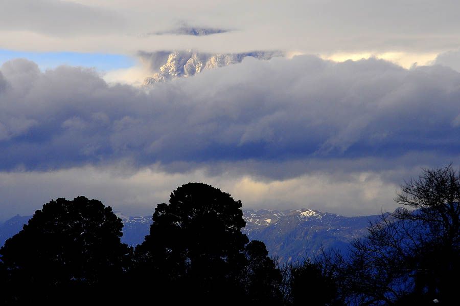 Nuvem de fumaça provocada por erupção atingiu os céus do Chile e Argentina 