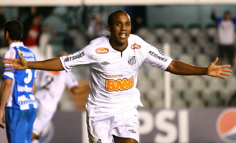 Borges comemora um de seus dois gols na partida