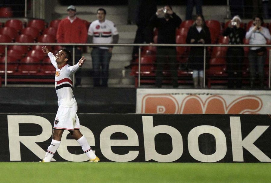 Casemiro abriu o placar para o São Paulo na vitória por 3 a 1 para o Grêmio