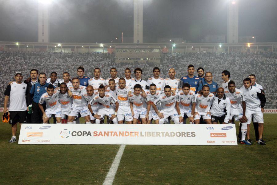 O Santos se igualou ao São Paulo como o maior brasileiro em títulos de Libertadores - 1962, 1963 e 2011 / Foto: Rubens Chiri/Perspectiva/AE