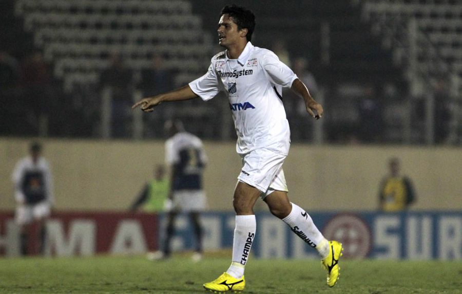 Deyvid Sacconi comemora gol contra o Americana: Bragantino respira / Foto: Miguel Schincariol/AE/AE