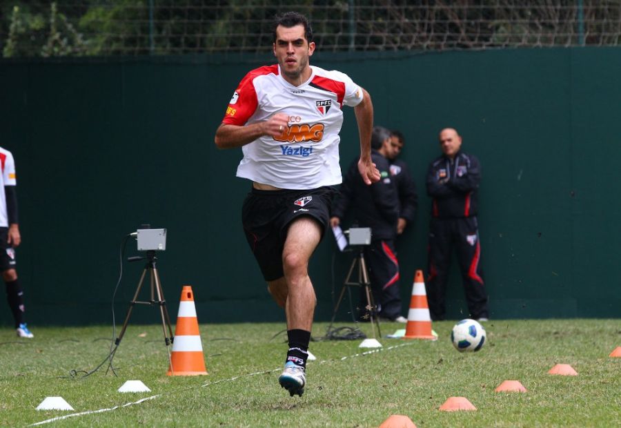 Sem jogar desde a segunda rodada, Rhodolfo está recuperado e volta a defender o São Paulo / Foto: Luiz Pires/Vipcomm