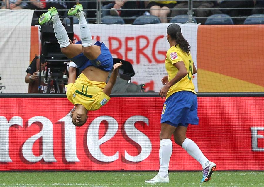 Christiane comemora o segundo gol do Brasil diante da Guiné, em Frankfurt  / Foto: Daniel Roland/AFP