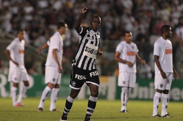 Marcelo Nicácio comemora gol do Ceará / Foto: Jarbas Oliveira/AE