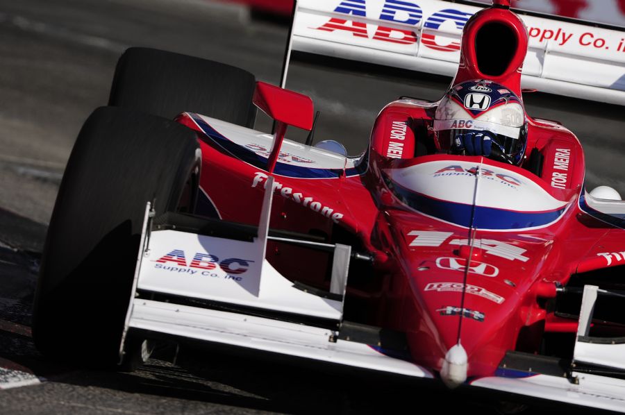 Vitor Meira é o único piloto da AJ Foyt em 2011. Equipe vai seguir com a Honda e poderá ter segundo carro no ano que vem / Robert Laberge/AFP