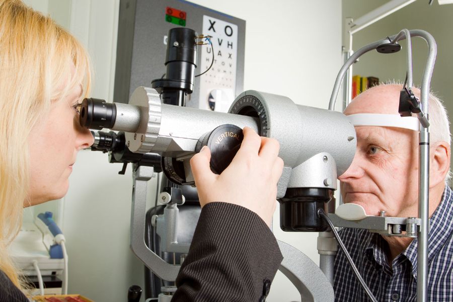 Consulta ao oftalmologista é obrigatória para quem tem diabetes / Andrew Bassett / Shutterstock