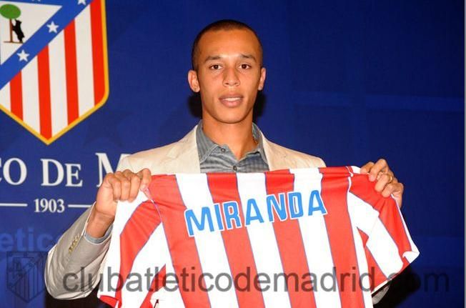 Miranda não está sendo aproveitado no Atlético de Madrid / Divulgação/Atlético de Madri