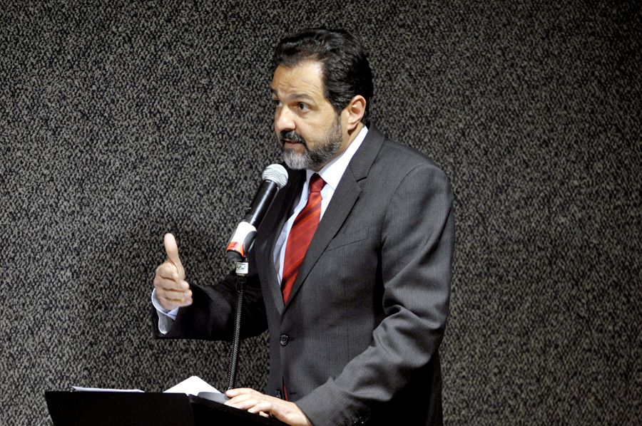 Governador Agnelo Queiroz é apontado como autor de fraudes quando era ministro do Esporte / Renato Araújo/ ABr