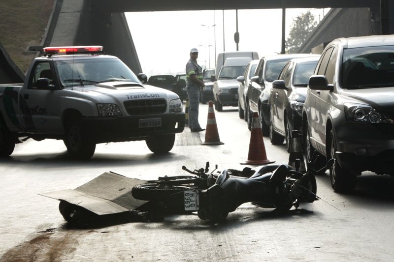 Policial civil morreu nesta sexta após acidente de moto em Contagem, BH  / Alex de Jesus/AE