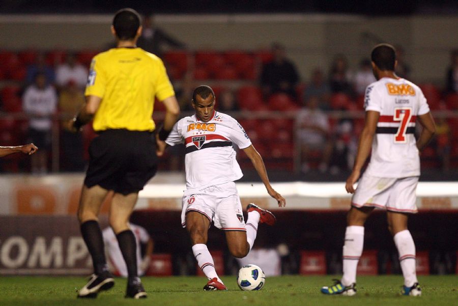 Rivaldo durante jogo deste sábado: jogador saiu do banco para salvar time da derrota / Foto: Gaspar Nóbrega/Vipcomm