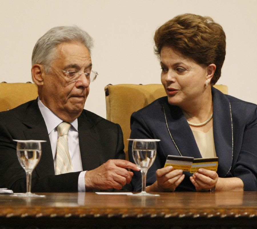 Dilma encontra o ex-presidente Fernando Henrique Cardoso durante o evento / Nilton Fukuda/ AE