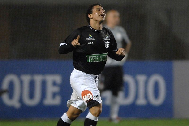 Wellington Nen comemora gol do Figueirense na vitória sobre o Corinthians no Pacaembu / Mauro Horita/AGIF/AE 