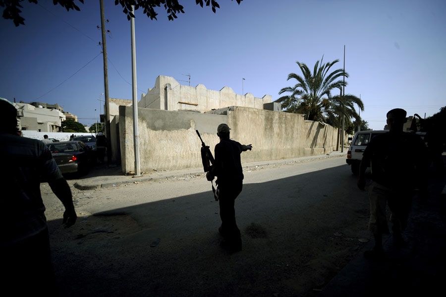 Rebeldes enfrentam os únicos focos de resistência em Trípoli  / Filippo Monteforte/ AFP