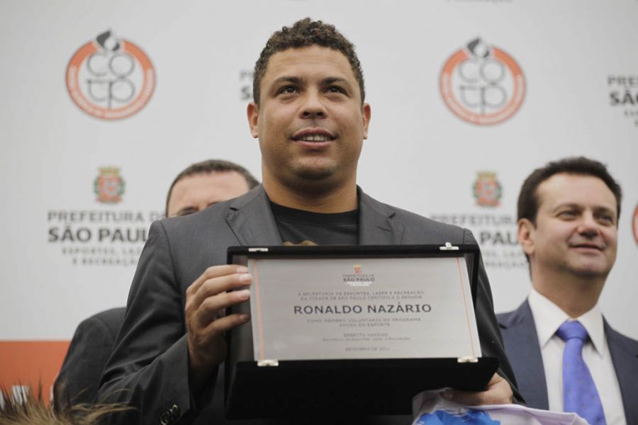 Ronaldo recebe placa do prefeito de São Paulo, Gilberto Kassab / Nelson Antoine/Fotoarena/AE