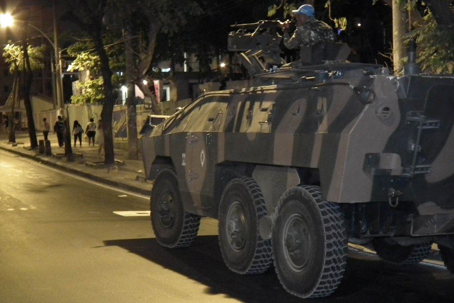 Tanques militares foram para as ruas durante conflitos / Ivaldo Anastácio/Futura Press