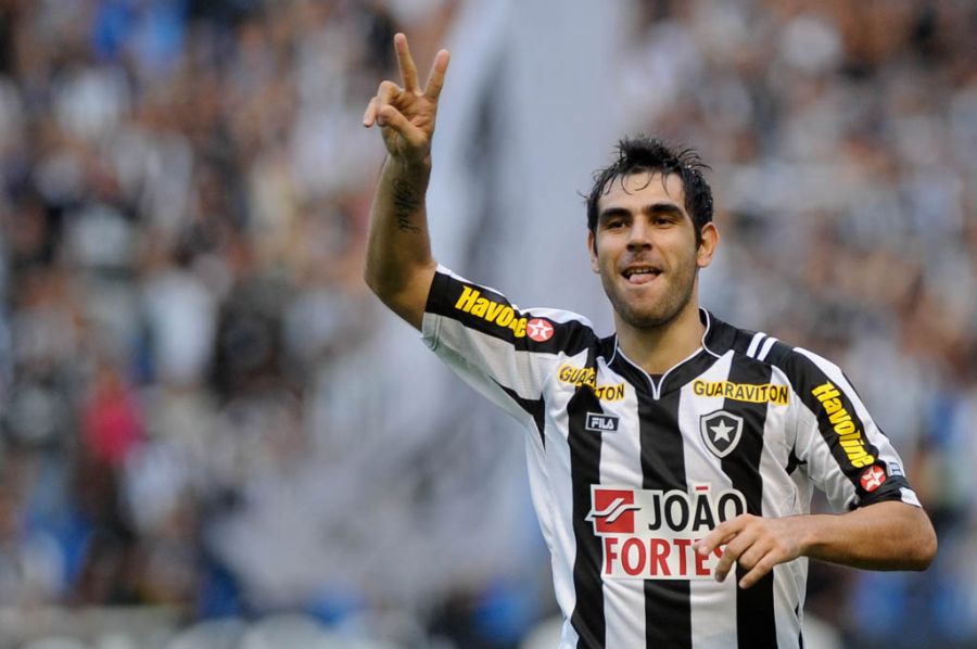Herrera comemora: atacante fez dois gols e ajufou a deixar o Botafogo em segundo / Celso Pupo/Fotoarena/AE