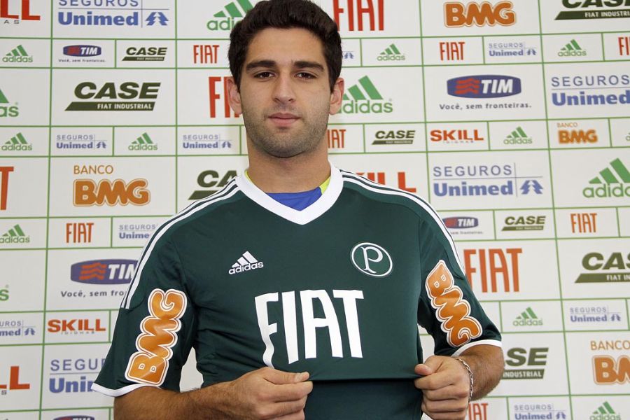 Carmona com a camisa do Palmeiras: jogador chega animado / Piervi Fonseca/Agif/AE