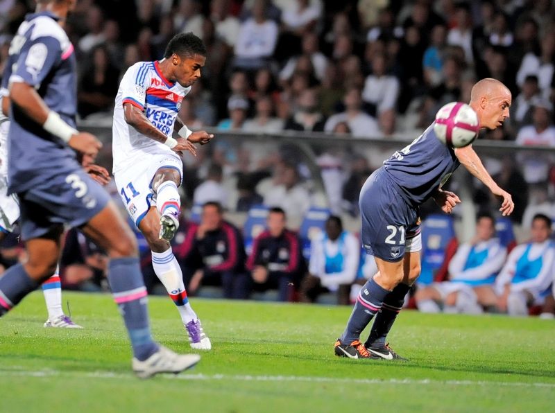 Michel Bastos foi um dos destaques na vitória do Lyon /  Jean Philippe Ksiazek/AFP