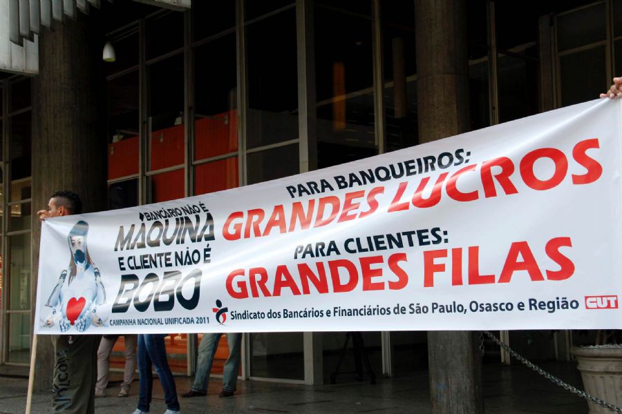 Imagem de um protesto dos bancários na Avenida Paulista / Diogo Moreira/ Futura Press