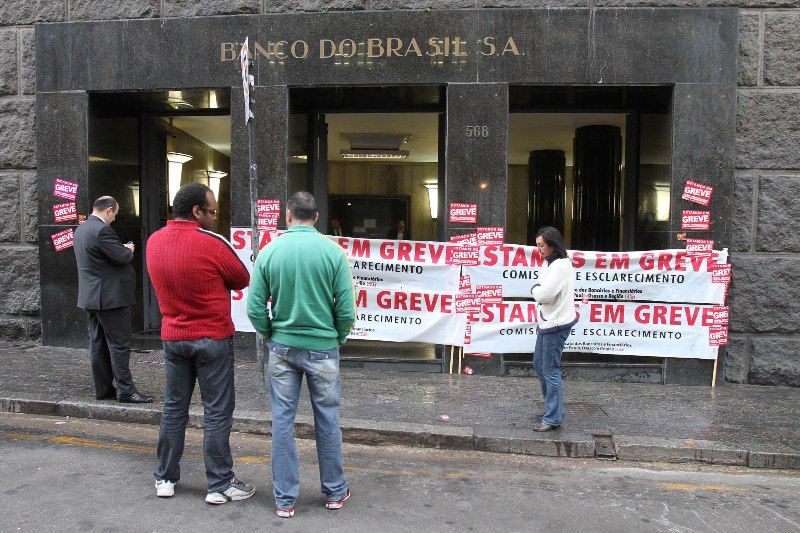 Bancários continuam em greve nesta quarta-feira  / Luiz Guarnieri/ Futura Press