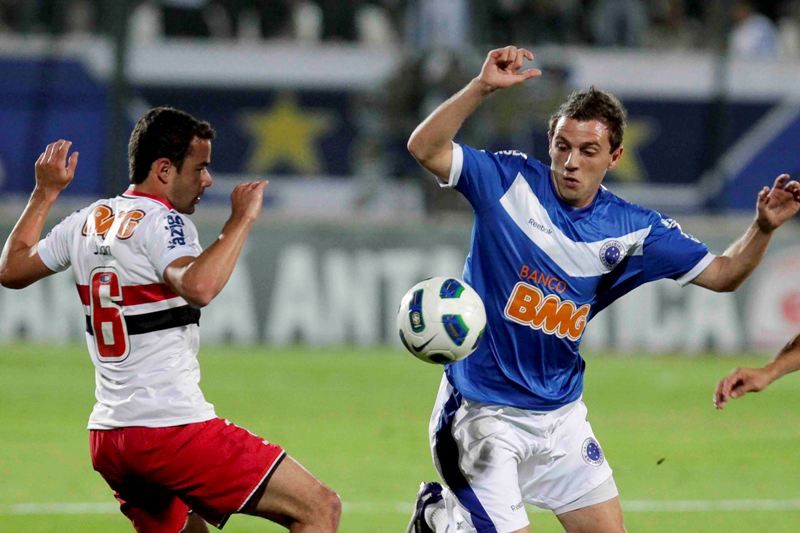 Juan marcou gol para o São Paulo, mas empatou com o Cruzeiro de Montillo / Washington Alves/VIPCOMM